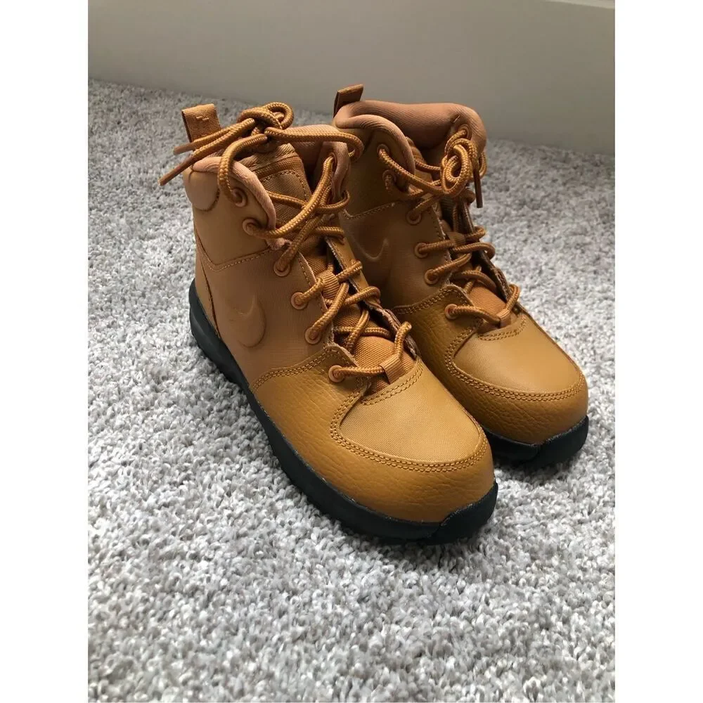 Nike Manoa LTR Wheat Youth Size 13